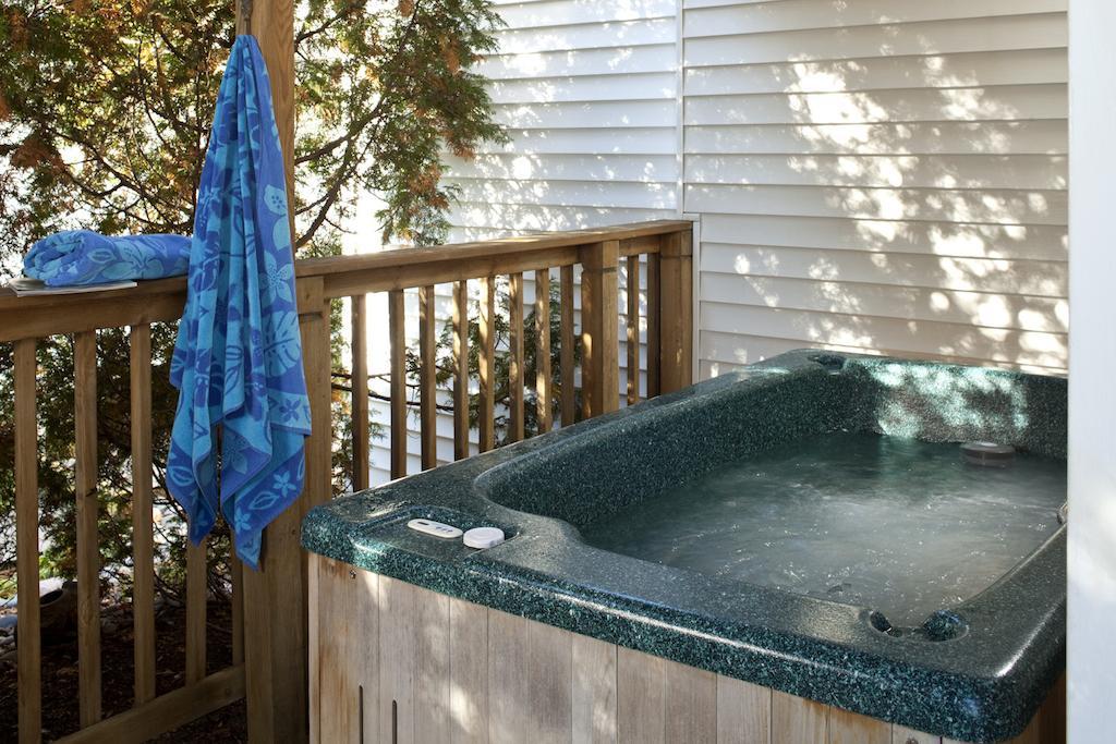 Huron House Bed and Breakfast Oscoda Esterno foto