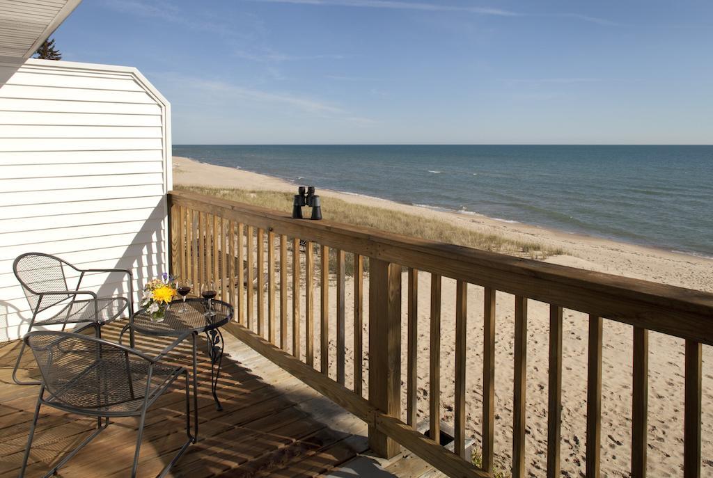 Huron House Bed and Breakfast Oscoda Esterno foto